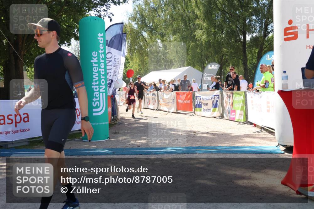 07.09.2025 - 19. Norderstedt Triathlon Zöllner http://msf.ph/oto/8787005 07.09.2025 13:29:44 Ziel 265, 266, 345 meine-sportfotos.de