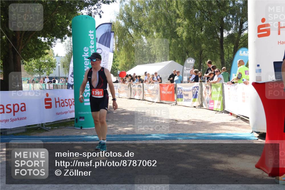 07.09.2025 - 19. Norderstedt Triathlon Zöllner http://msf.ph/oto/8787062 07.09.2025 13:30:06 Ziel 1345, 1391 meine-sportfotos.de