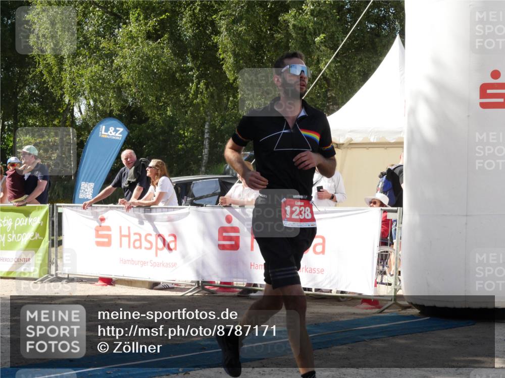 07.09.2025 - 19. Norderstedt Triathlon Zöllner http://msf.ph/oto/8787171 07.09.2025 13:16:59 Ziel 1238 meine-sportfotos.de