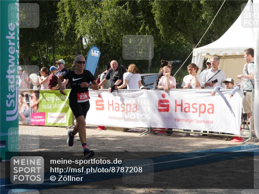 07.09.2025 - 19. Norderstedt Triathlon Zöllner http://msf.ph/oto/8787208 07.09.2025 13:18:29 Ziel 239 meine-sportfotos.de