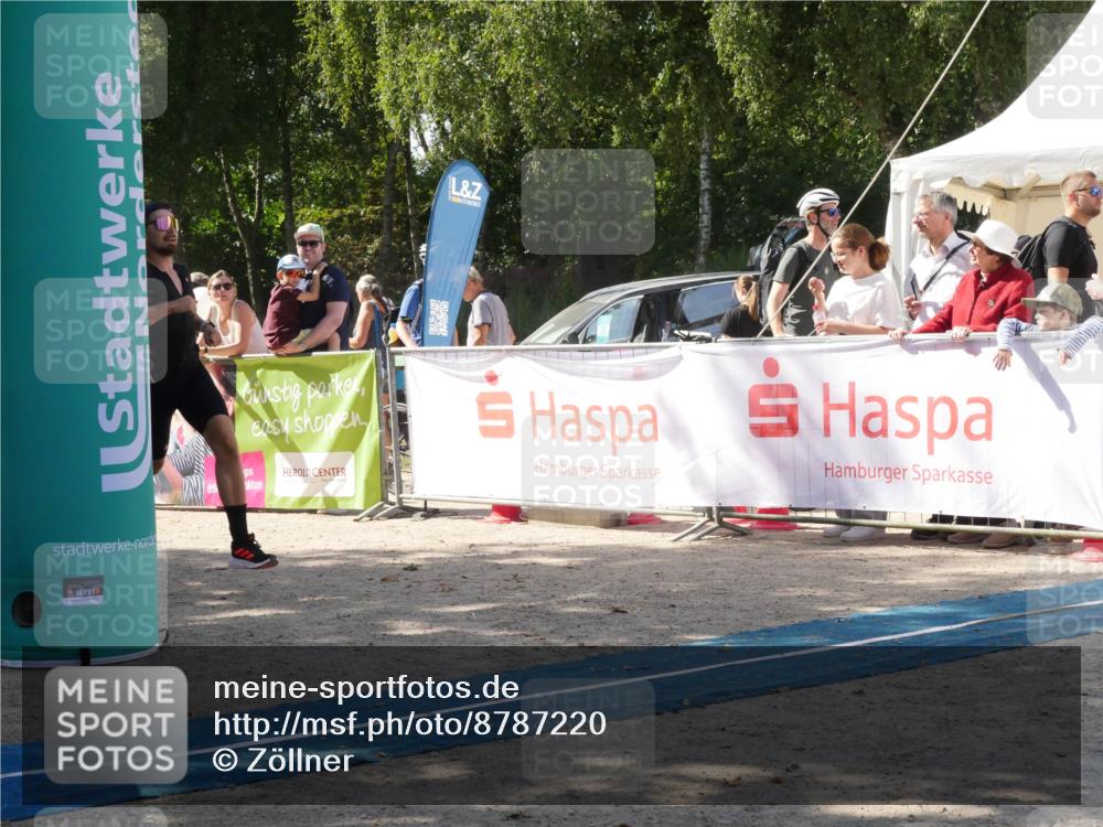 07.09.2025 - 19. Norderstedt Triathlon Zöllner http://msf.ph/oto/8787220 07.09.2025 13:19:02 Ziel 712, 814 meine-sportfotos.de