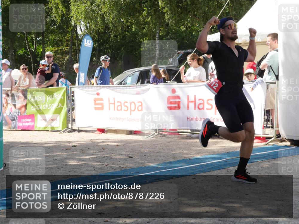 07.09.2025 - 19. Norderstedt Triathlon Zöllner http://msf.ph/oto/8787226 07.09.2025 13:19:03 Ziel 712, 814 meine-sportfotos.de