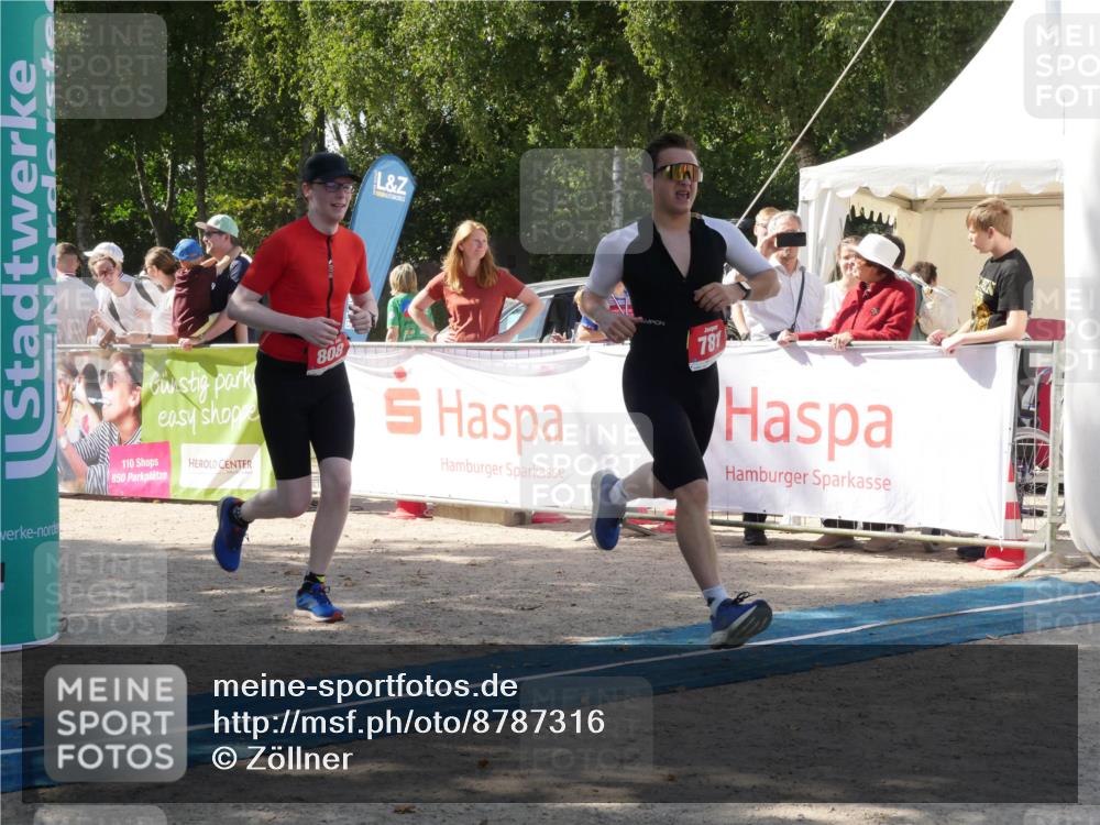07.09.2025 - 19. Norderstedt Triathlon Zöllner http://msf.ph/oto/8787316 07.09.2025 13:20:38 Ziel 781, 798, 808, 1397 meine-sportfotos.de