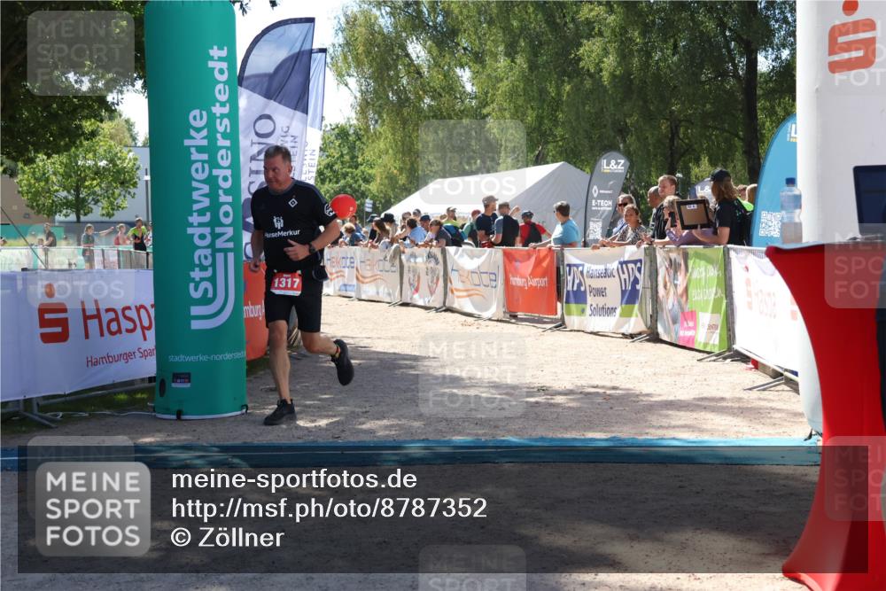 07.09.2025 - 19. Norderstedt Triathlon Zöllner http://msf.ph/oto/8787352 07.09.2025 13:33:59 Ziel 1317 meine-sportfotos.de