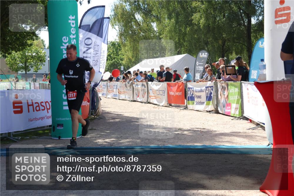 07.09.2025 - 19. Norderstedt Triathlon Zöllner http://msf.ph/oto/8787359 07.09.2025 13:33:59 Ziel 1317 meine-sportfotos.de
