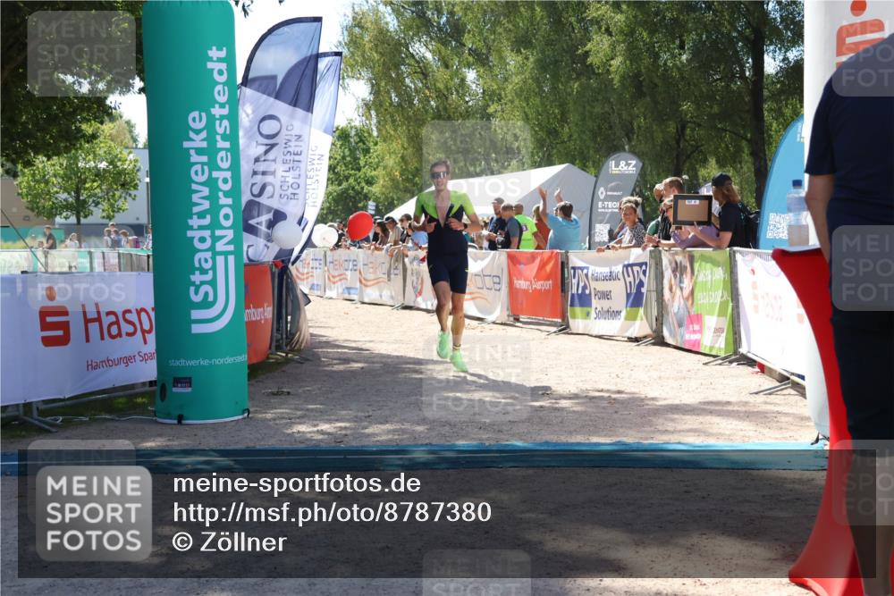 07.09.2025 - 19. Norderstedt Triathlon Zöllner http://msf.ph/oto/8787380 07.09.2025 13:34:05 Ziel 275, 1317 meine-sportfotos.de