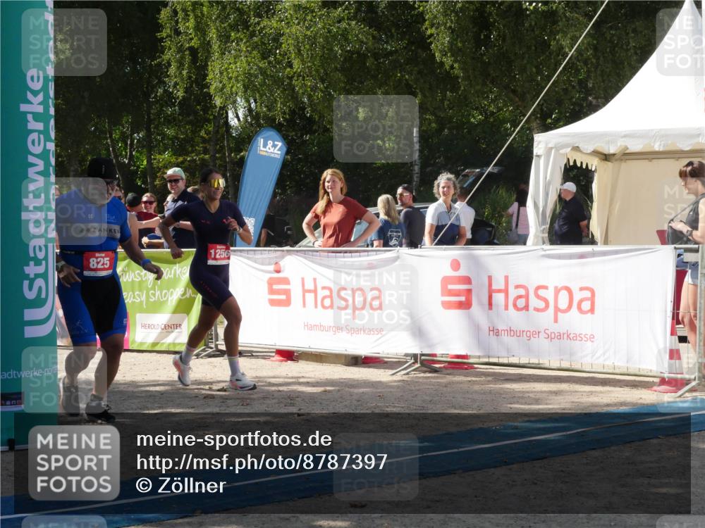07.09.2025 - 19. Norderstedt Triathlon Zöllner http://msf.ph/oto/8787397 07.09.2025 13:22:44 Ziel 825, 1256 meine-sportfotos.de