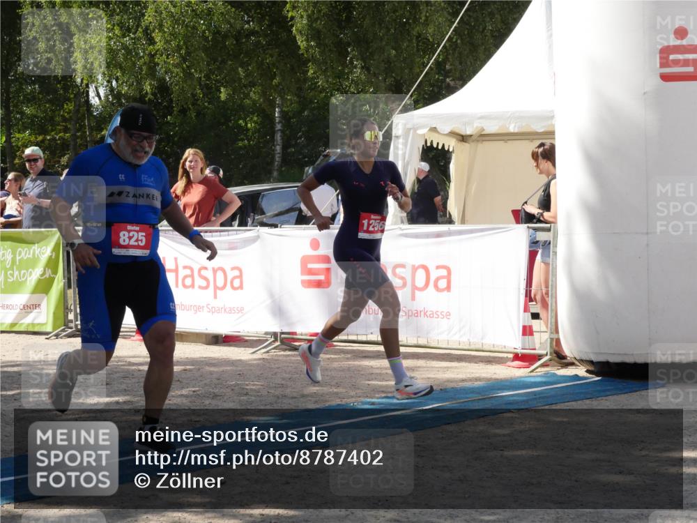 07.09.2025 - 19. Norderstedt Triathlon Zöllner http://msf.ph/oto/8787402 07.09.2025 13:22:45 Ziel 825, 1256 meine-sportfotos.de