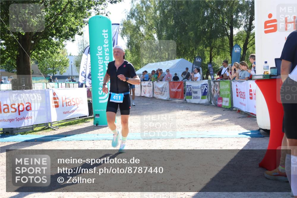 07.09.2025 - 19. Norderstedt Triathlon Zöllner http://msf.ph/oto/8787440 07.09.2025 15:52:59 Ziel 411, 1478 meine-sportfotos.de