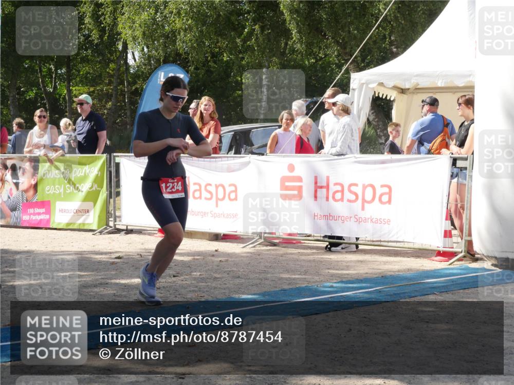 07.09.2025 - 19. Norderstedt Triathlon Zöllner http://msf.ph/oto/8787454 07.09.2025 13:24:08 Ziel 174, 1234 meine-sportfotos.de