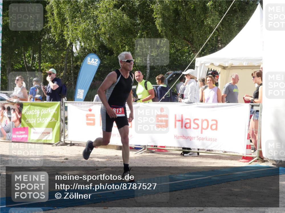 07.09.2025 - 19. Norderstedt Triathlon Zöllner http://msf.ph/oto/8787527 07.09.2025 13:25:31 Ziel 813 meine-sportfotos.de