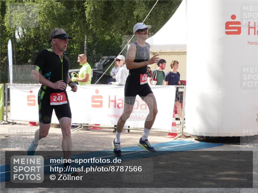 07.09.2025 - 19. Norderstedt Triathlon Zöllner http://msf.ph/oto/8787566 07.09.2025 13:26:33 Ziel 247, 847 meine-sportfotos.de