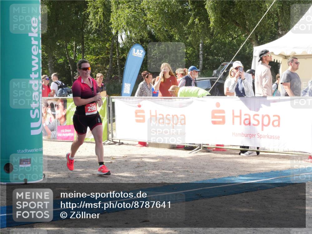 07.09.2025 - 19. Norderstedt Triathlon Zöllner http://msf.ph/oto/8787641 07.09.2025 13:27:48 Ziel 295, 1376 meine-sportfotos.de