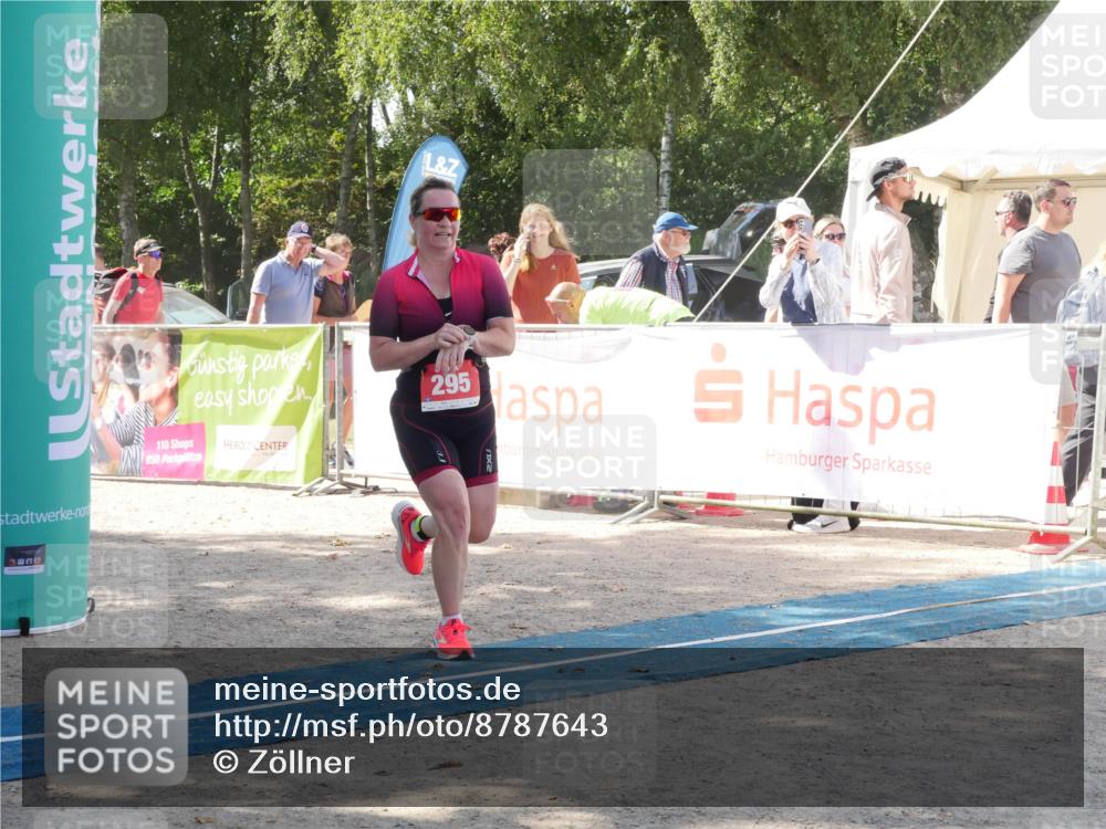07.09.2025 - 19. Norderstedt Triathlon Zöllner http://msf.ph/oto/8787643 07.09.2025 13:27:49 Ziel 295, 1376 meine-sportfotos.de