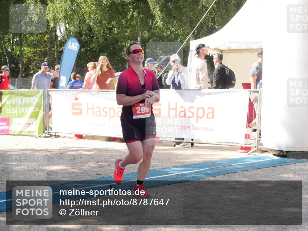 07.09.2025 - 19. Norderstedt Triathlon Zöllner http://msf.ph/oto/8787647 07.09.2025 13:27:49 Ziel 295, 1376 meine-sportfotos.de