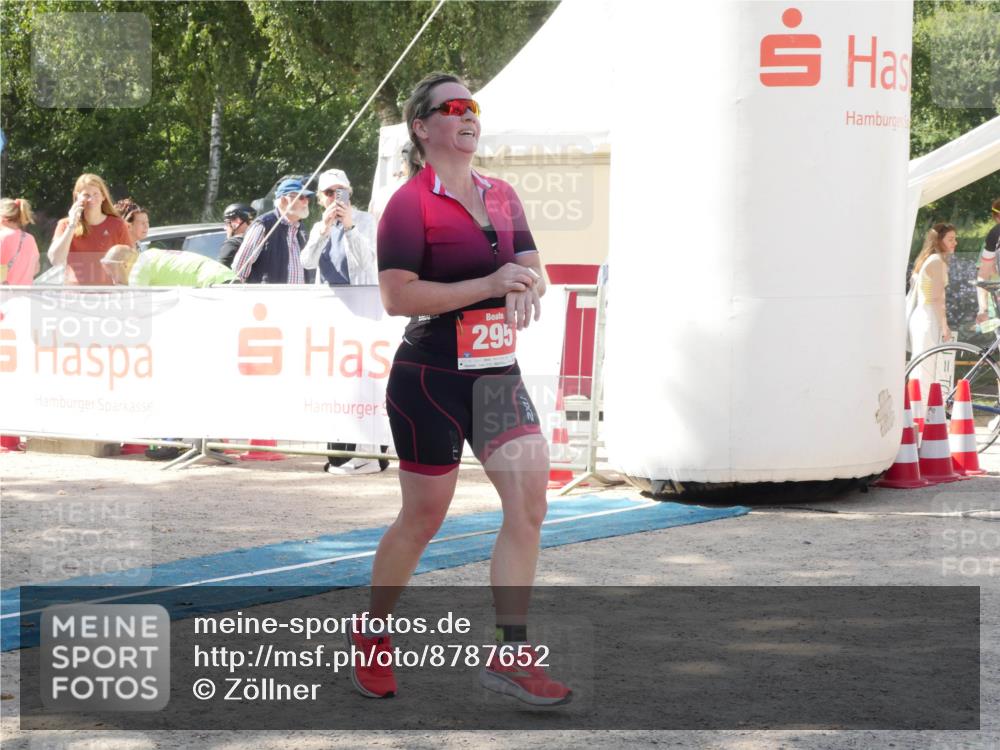 07.09.2025 - 19. Norderstedt Triathlon Zöllner http://msf.ph/oto/8787652 07.09.2025 13:27:49 Ziel 295, 1376 meine-sportfotos.de