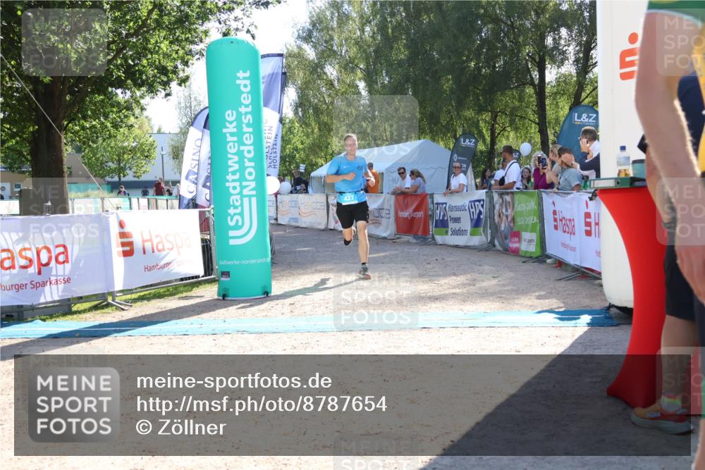 07.09.2025 - 19. Norderstedt Triathlon Zöllner http://msf.ph/oto/8787654 07.09.2025 15:58:44 Ziel 410, 427 meine-sportfotos.de