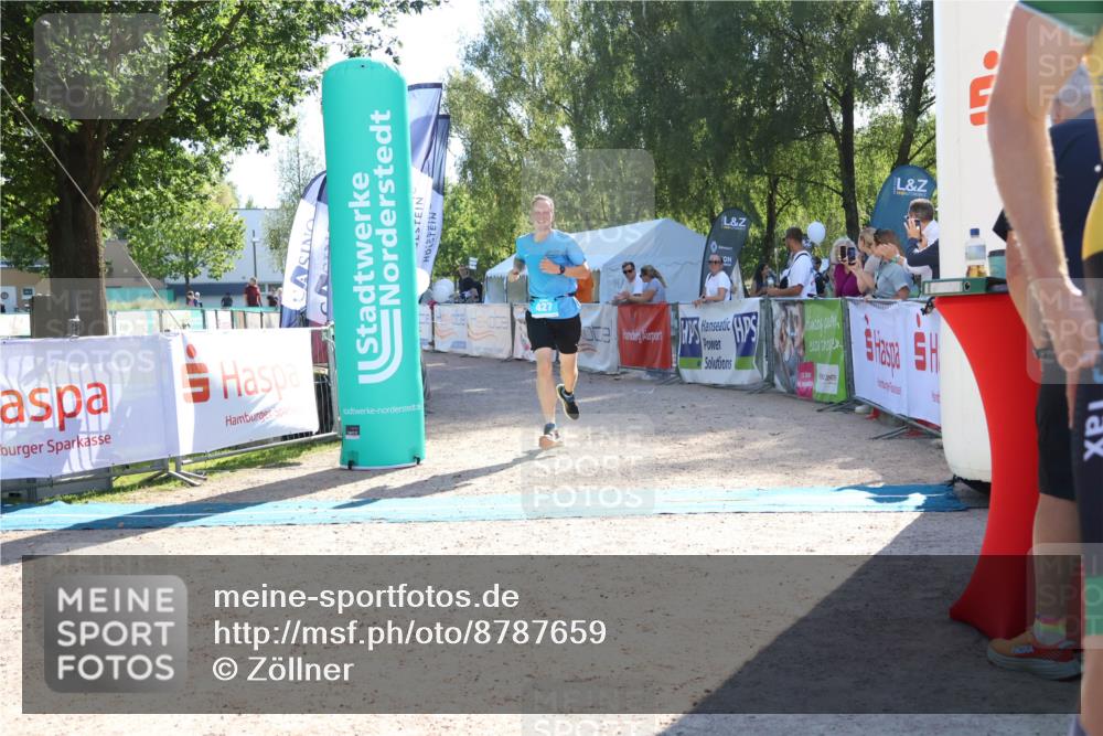 07.09.2025 - 19. Norderstedt Triathlon Zöllner http://msf.ph/oto/8787659 07.09.2025 15:58:45 Ziel 410, 427 meine-sportfotos.de