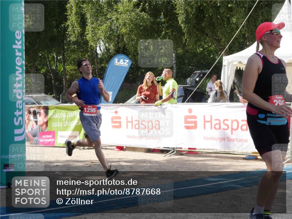 07.09.2025 - 19. Norderstedt Triathlon Zöllner http://msf.ph/oto/8787668 07.09.2025 13:28:28 Ziel 262, 290, 1264, 1295 meine-sportfotos.de
