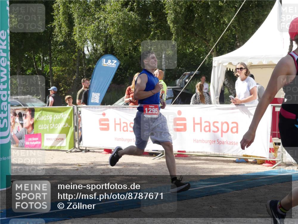07.09.2025 - 19. Norderstedt Triathlon Zöllner http://msf.ph/oto/8787671 07.09.2025 13:28:28 Ziel 262, 290, 1264, 1295 meine-sportfotos.de