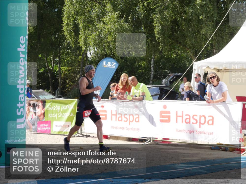 07.09.2025 - 19. Norderstedt Triathlon Zöllner http://msf.ph/oto/8787674 07.09.2025 13:28:42 Ziel 698 meine-sportfotos.de