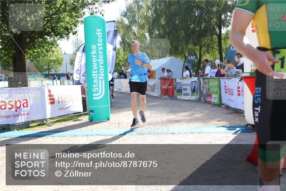 07.09.2025 - 19. Norderstedt Triathlon Zöllner http://msf.ph/oto/8787675 07.09.2025 15:58:45 Ziel 410, 427 meine-sportfotos.de