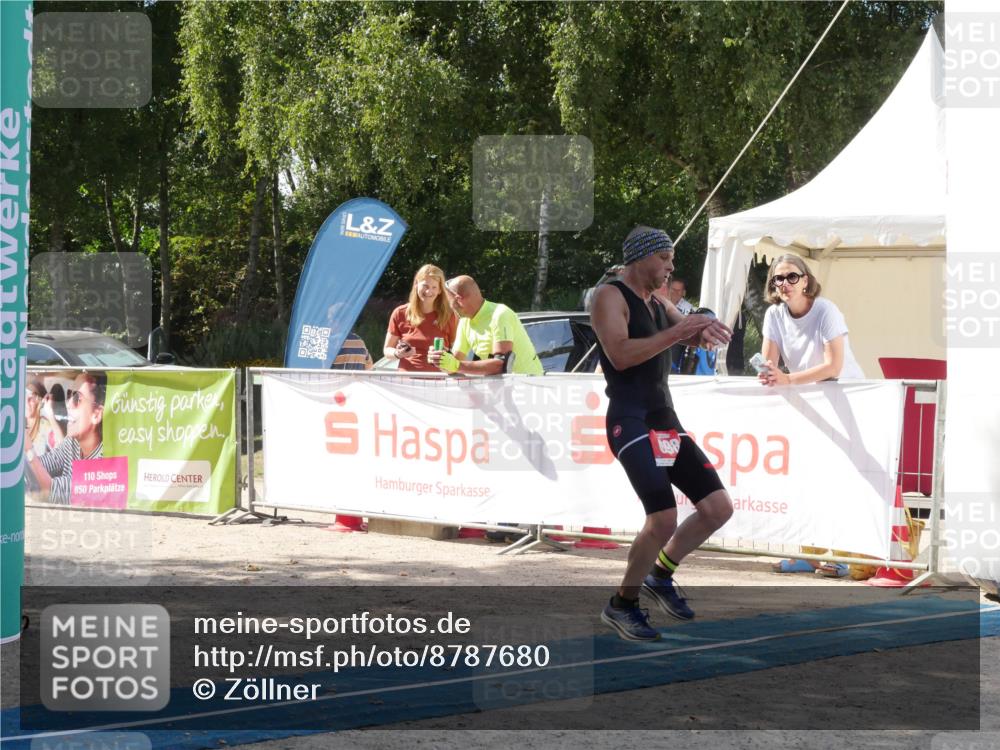 07.09.2025 - 19. Norderstedt Triathlon Zöllner http://msf.ph/oto/8787680 07.09.2025 13:28:43 Ziel 698 meine-sportfotos.de