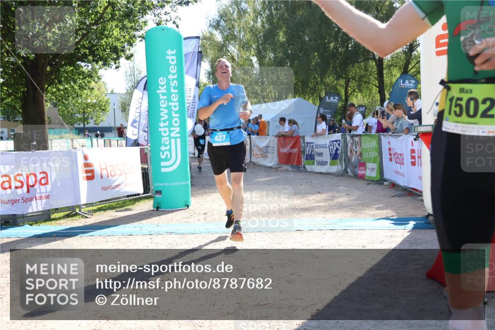07.09.2025 - 19. Norderstedt Triathlon Zöllner http://msf.ph/oto/8787682 07.09.2025 15:58:46 Ziel 410, 427 meine-sportfotos.de