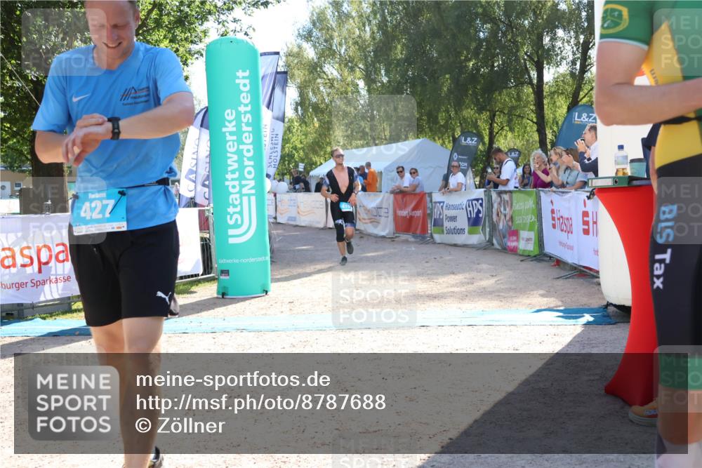 07.09.2025 - 19. Norderstedt Triathlon Zöllner http://msf.ph/oto/8787688 07.09.2025 15:58:47 Ziel 410, 427 meine-sportfotos.de