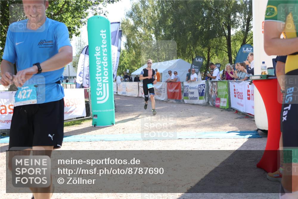 07.09.2025 - 19. Norderstedt Triathlon Zöllner http://msf.ph/oto/8787690 07.09.2025 15:58:47 Ziel 410, 427 meine-sportfotos.de