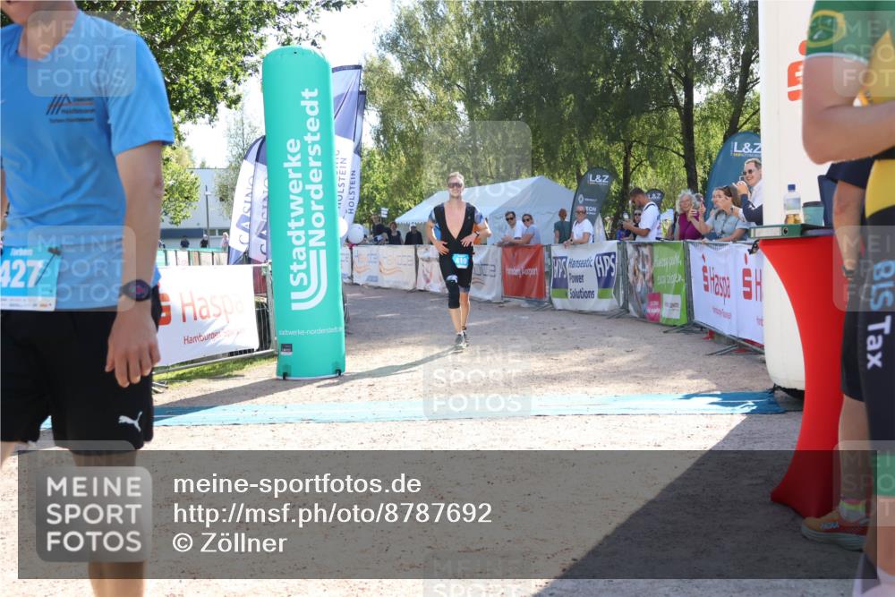 07.09.2025 - 19. Norderstedt Triathlon Zöllner http://msf.ph/oto/8787692 07.09.2025 15:58:48 Ziel 410, 427 meine-sportfotos.de