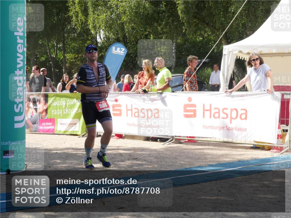07.09.2025 - 19. Norderstedt Triathlon Zöllner http://msf.ph/oto/8787708 07.09.2025 13:29:30 Ziel 858, 1235 meine-sportfotos.de