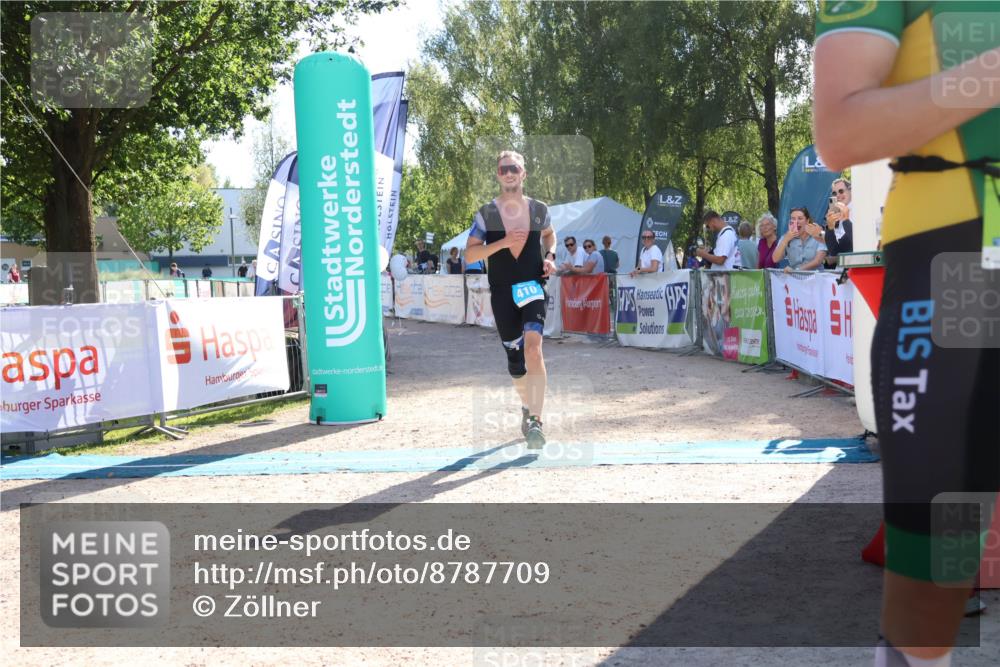 07.09.2025 - 19. Norderstedt Triathlon Zöllner http://msf.ph/oto/8787709 07.09.2025 15:58:49 Ziel 410, 427 meine-sportfotos.de