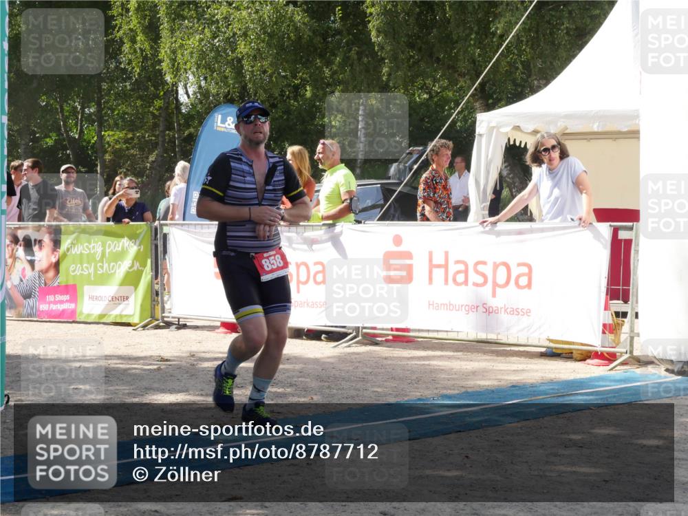 07.09.2025 - 19. Norderstedt Triathlon Zöllner http://msf.ph/oto/8787712 07.09.2025 13:29:30 Ziel 858, 1235 meine-sportfotos.de