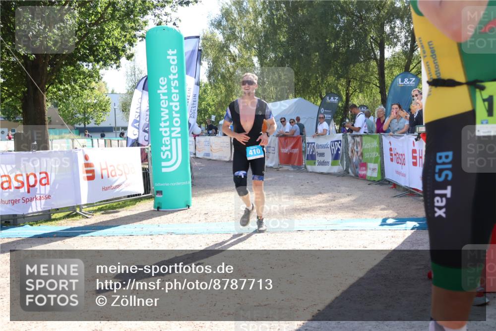 07.09.2025 - 19. Norderstedt Triathlon Zöllner http://msf.ph/oto/8787713 07.09.2025 15:58:49 Ziel 410, 427 meine-sportfotos.de