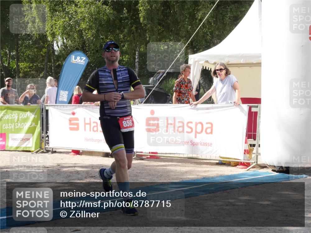 07.09.2025 - 19. Norderstedt Triathlon Zöllner http://msf.ph/oto/8787715 07.09.2025 13:29:31 Ziel 858, 1235 meine-sportfotos.de