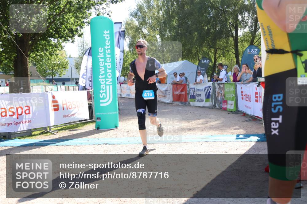 07.09.2025 - 19. Norderstedt Triathlon Zöllner http://msf.ph/oto/8787716 07.09.2025 15:58:49 Ziel 410, 427 meine-sportfotos.de