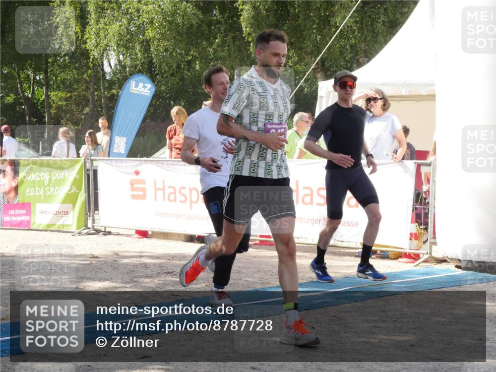 07.09.2025 - 19. Norderstedt Triathlon Zöllner http://msf.ph/oto/8787728 07.09.2025 13:29:44 Ziel 265, 266, 345 meine-sportfotos.de