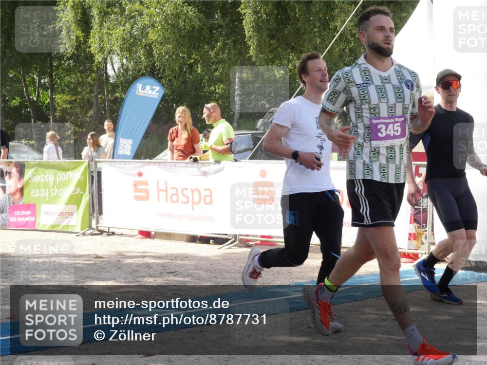07.09.2025 - 19. Norderstedt Triathlon Zöllner http://msf.ph/oto/8787731 07.09.2025 13:29:44 Ziel 265, 266, 345 meine-sportfotos.de
