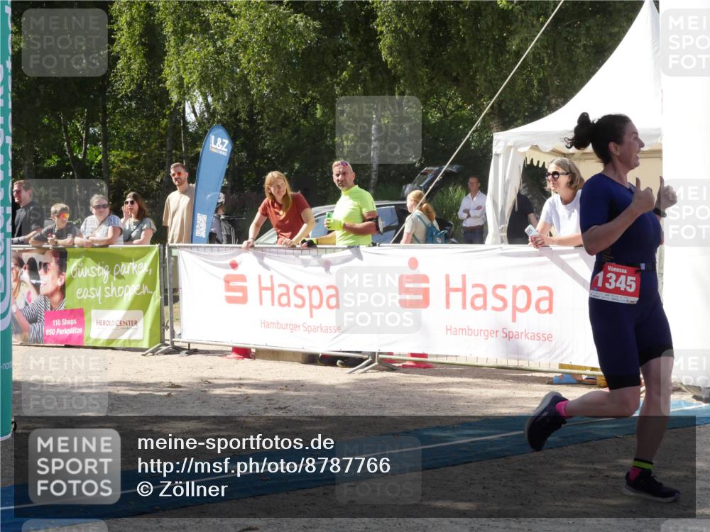 07.09.2025 - 19. Norderstedt Triathlon Zöllner http://msf.ph/oto/8787766 07.09.2025 13:30:05 Ziel 159, 1345, 1391 meine-sportfotos.de
