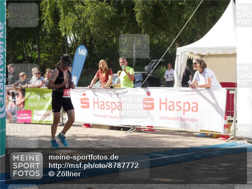 07.09.2025 - 19. Norderstedt Triathlon Zöllner http://msf.ph/oto/8787772 07.09.2025 13:30:06 Ziel 159, 1345, 1391 meine-sportfotos.de