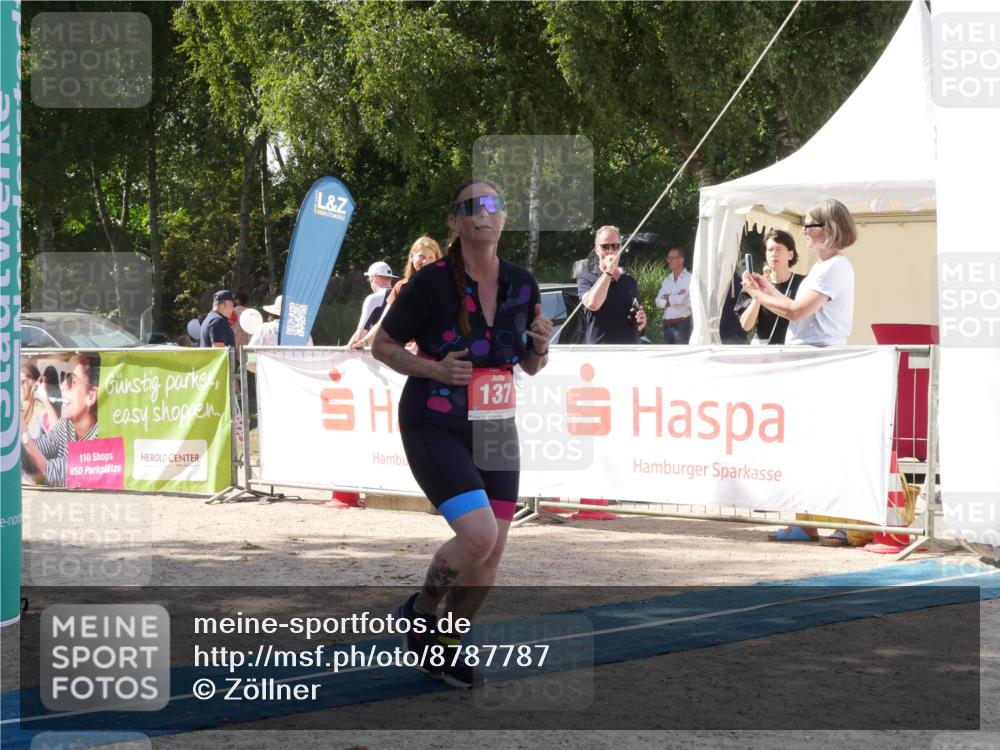 07.09.2025 - 19. Norderstedt Triathlon Zöllner http://msf.ph/oto/8787787 07.09.2025 13:30:52 Ziel 137 meine-sportfotos.de