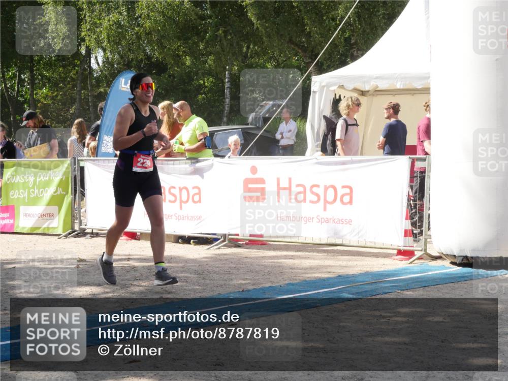 07.09.2025 - 19. Norderstedt Triathlon Zöllner http://msf.ph/oto/8787819 07.09.2025 13:31:37 Ziel 224 meine-sportfotos.de