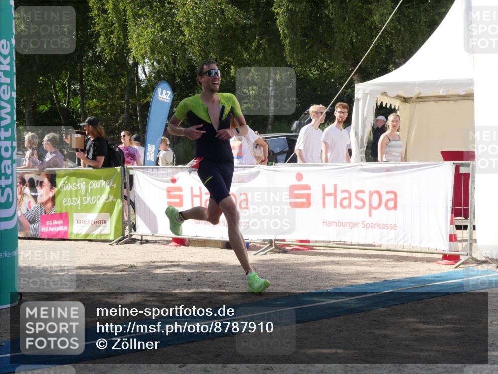 07.09.2025 - 19. Norderstedt Triathlon Zöllner http://msf.ph/oto/8787910 07.09.2025 13:34:08 Ziel 275, 707 meine-sportfotos.de