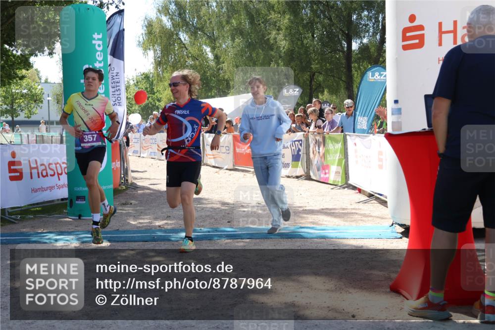 07.09.2025 - 19. Norderstedt Triathlon Zöllner http://msf.ph/oto/8787964 07.09.2025 13:39:24 Ziel 357, 1271 meine-sportfotos.de