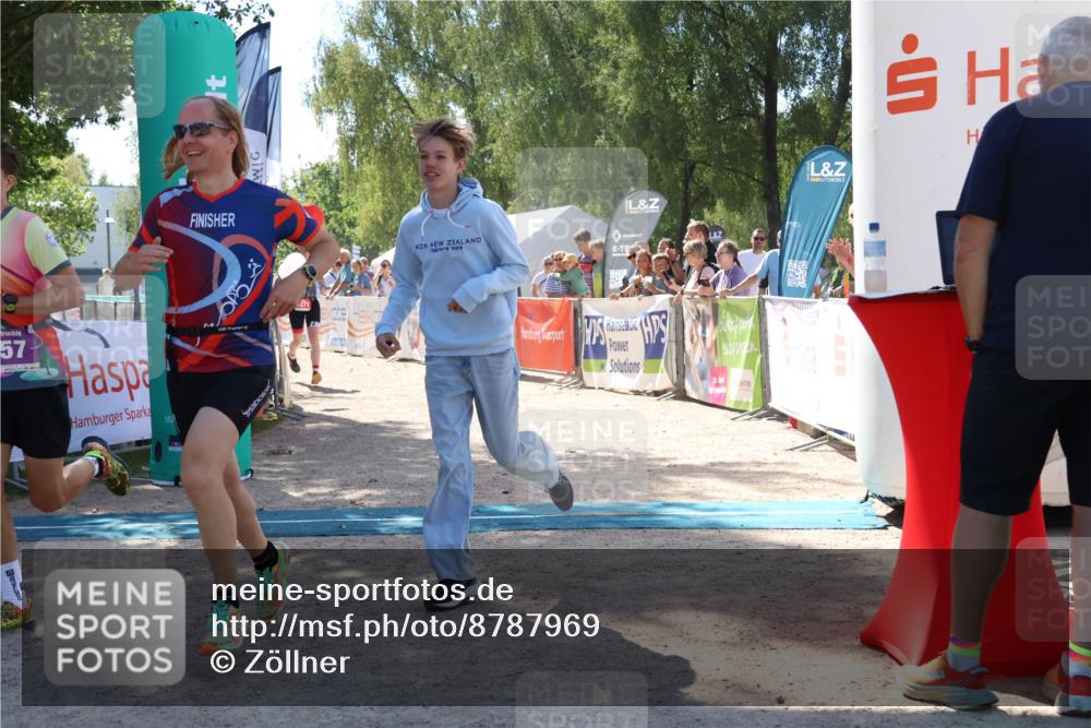 07.09.2025 - 19. Norderstedt Triathlon Zöllner http://msf.ph/oto/8787969 07.09.2025 13:39:25 Ziel 357, 1271 meine-sportfotos.de