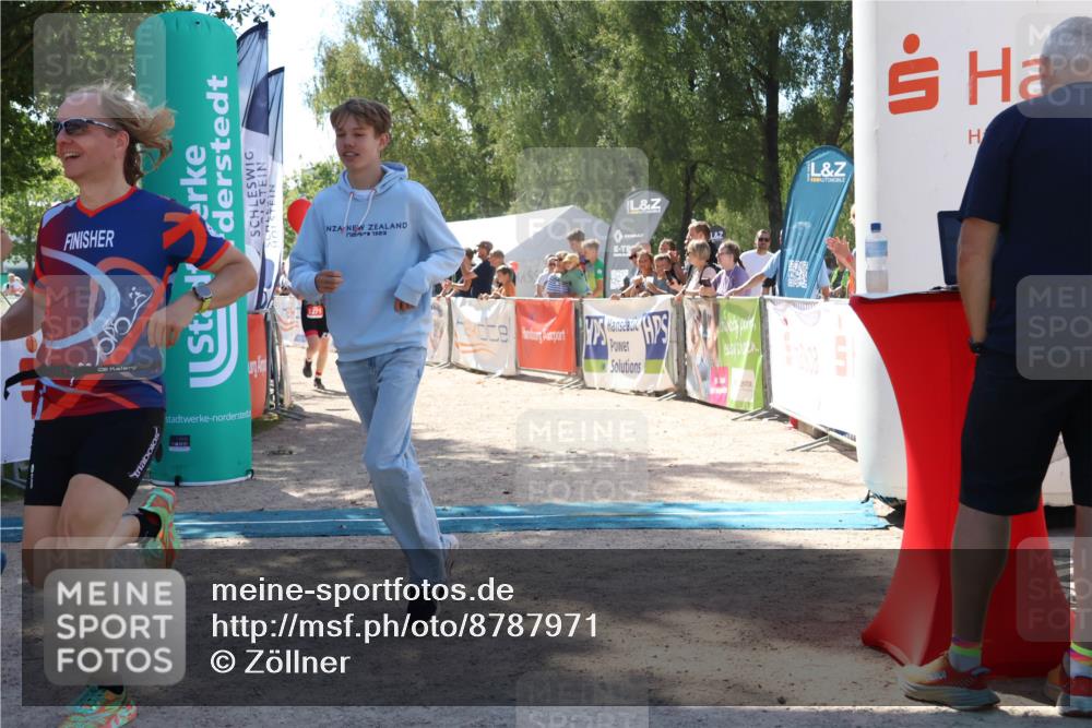 07.09.2025 - 19. Norderstedt Triathlon Zöllner http://msf.ph/oto/8787971 07.09.2025 13:39:25 Ziel 357, 1271 meine-sportfotos.de