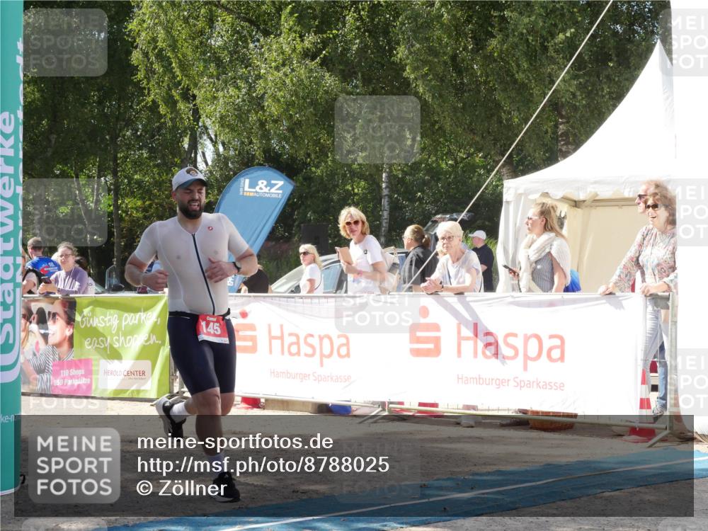 07.09.2025 - 19. Norderstedt Triathlon Zöllner http://msf.ph/oto/8788025 07.09.2025 13:36:40 Ziel 145, 1326 meine-sportfotos.de