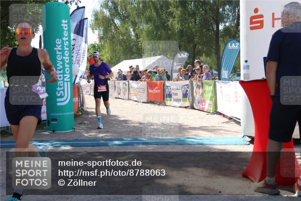 07.09.2025 - 19. Norderstedt Triathlon Zöllner http://msf.ph/oto/8788063 07.09.2025 13:39:47 Ziel 346, 1388 meine-sportfotos.de