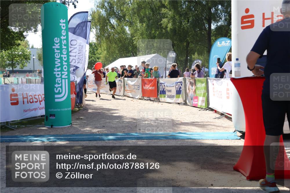 07.09.2025 - 19. Norderstedt Triathlon Zöllner http://msf.ph/oto/8788126 07.09.2025 13:41:03 Ziel 313, 347 meine-sportfotos.de